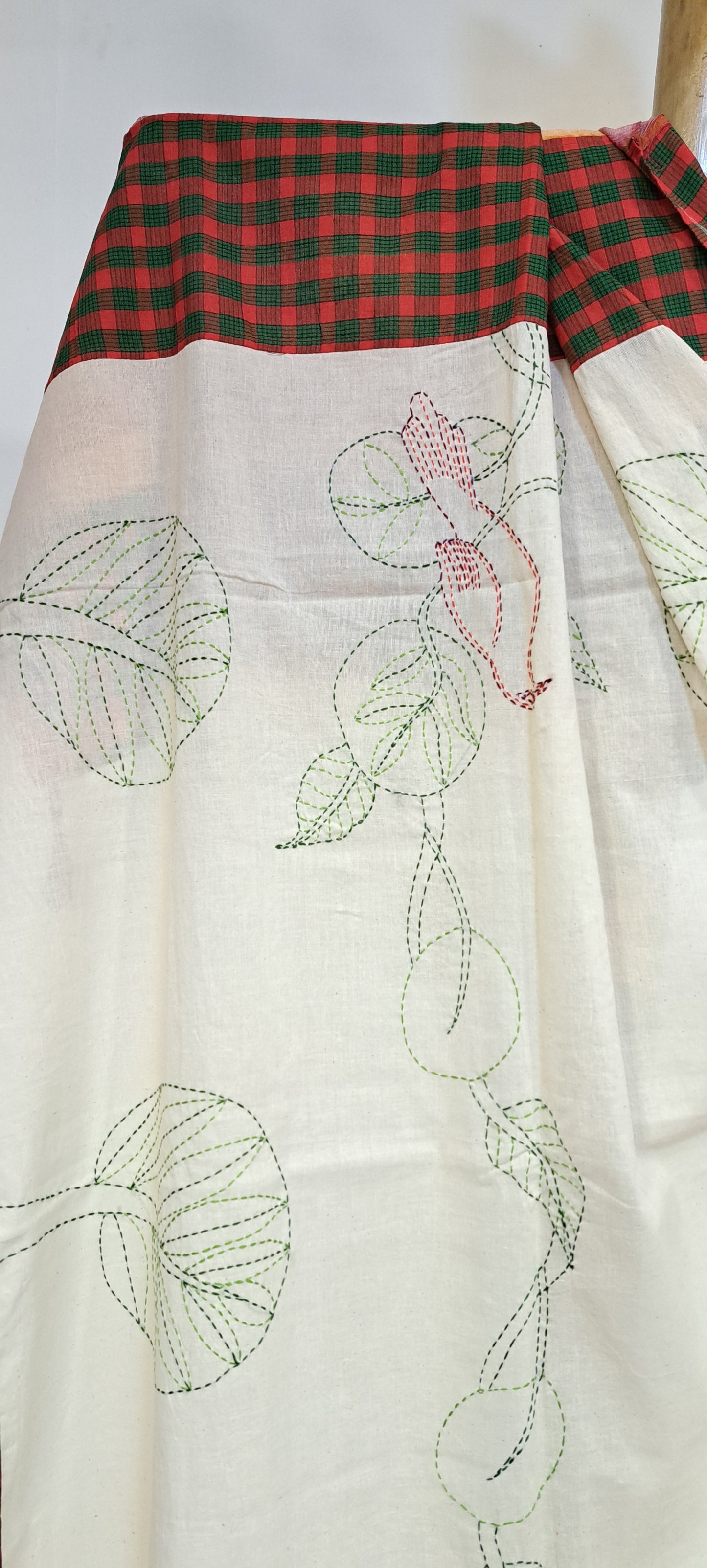 Handloom Embroidered Gamchha Cotton Dupatta – Leaf & Bird Motif DP