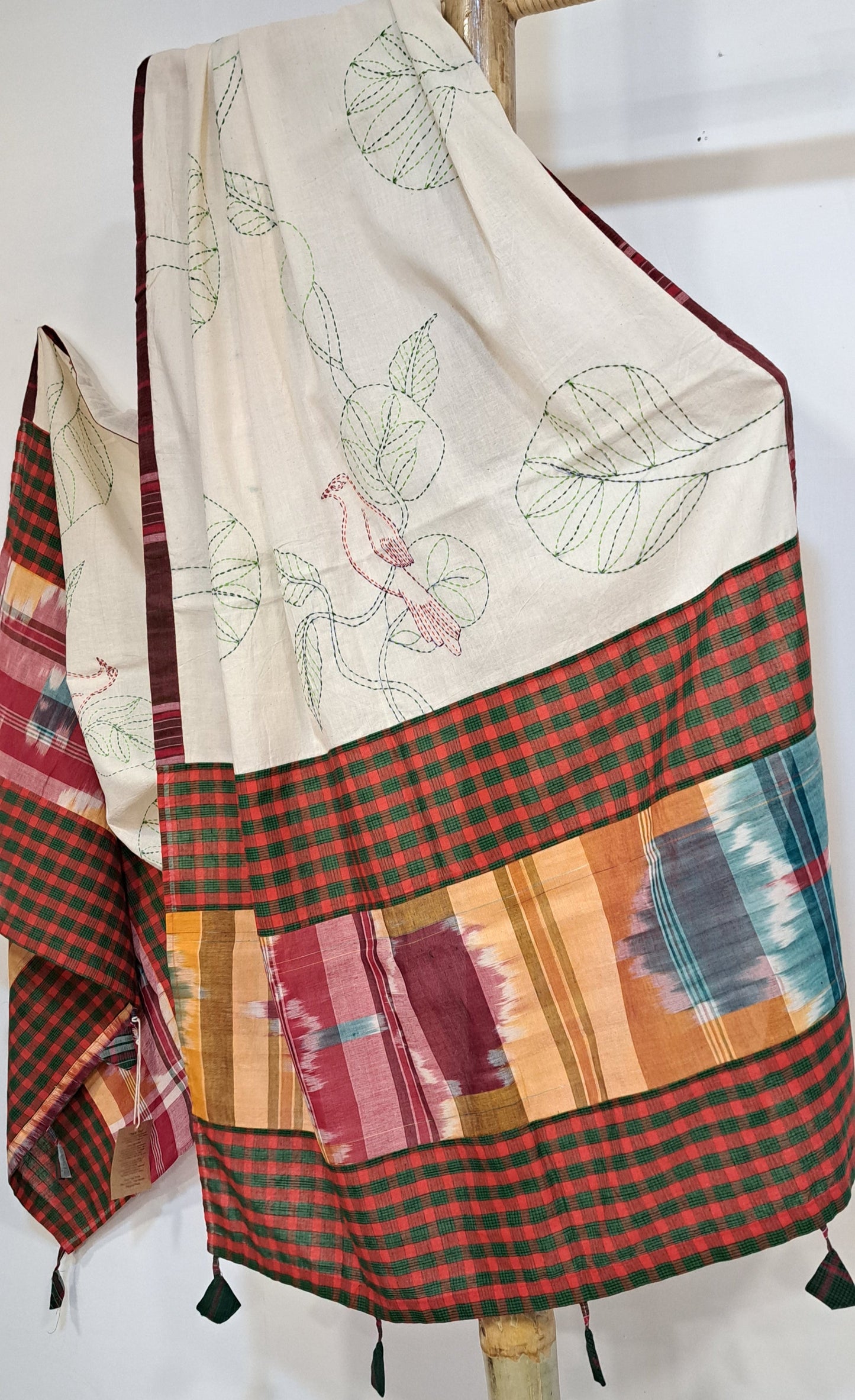 Handloom Embroidered Gamchha Cotton Dupatta – Leaf & Bird Motif DP