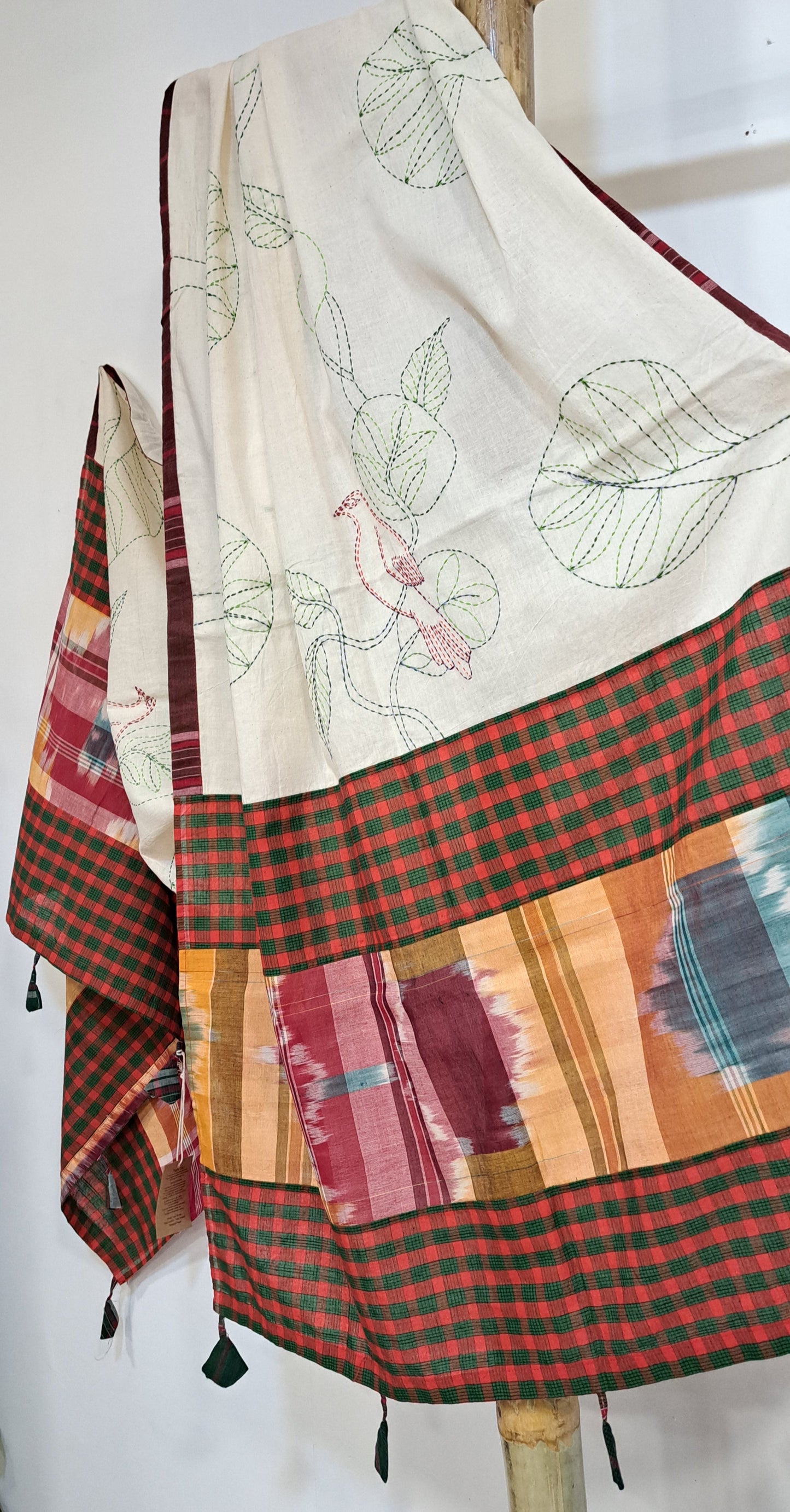 Handloom Embroidered Gamchha Cotton Dupatta – Leaf & Bird Motif DP