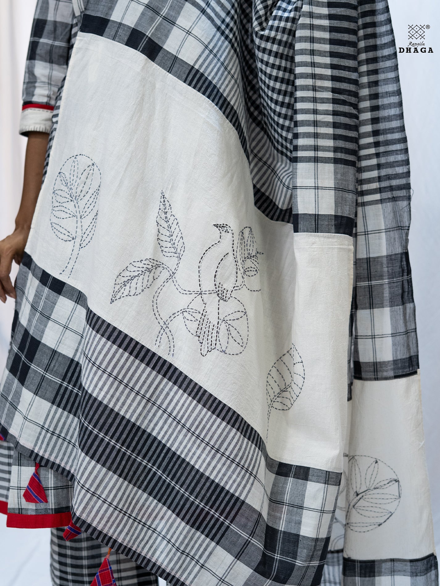 Handloom Embroidered Gamchha Cotton Dupatta – Leaf & Bird Motif DP