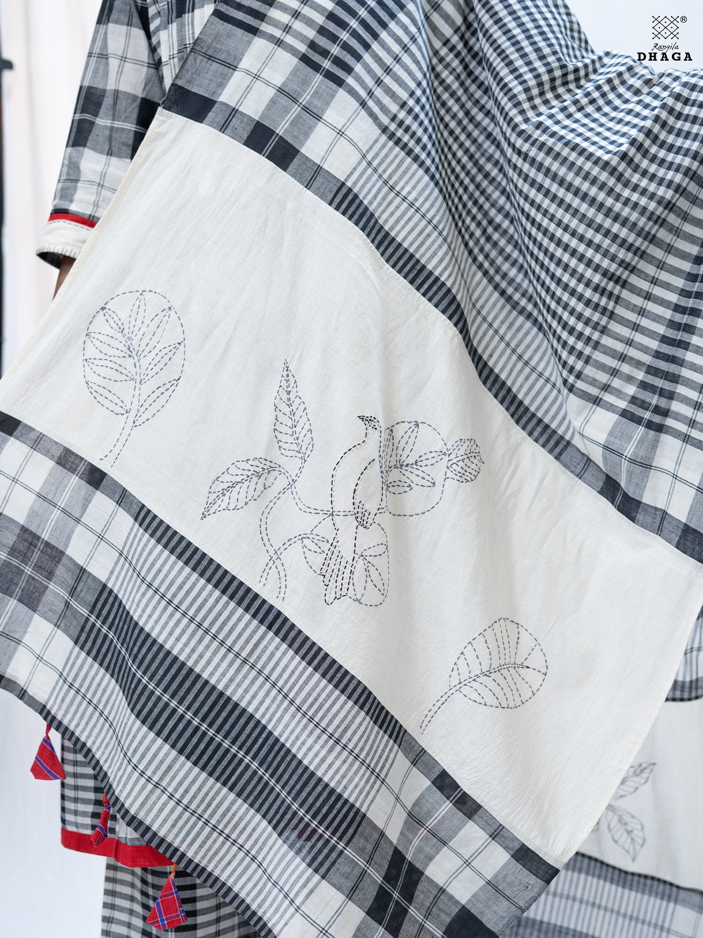 Handloom Embroidered Gamchha Cotton Dupatta – Leaf & Bird Motif DP