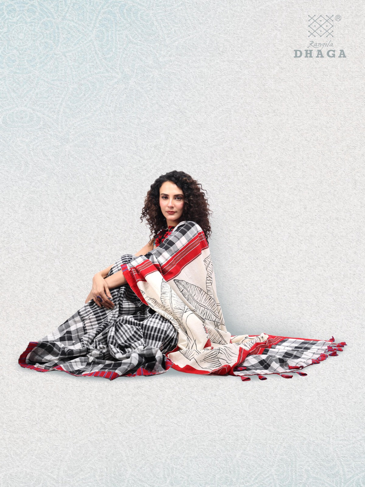 Handpainted Banana Leaf & Flower Pallu Handloom Gamchha Patchwork Saree – Black, White & Red GS102