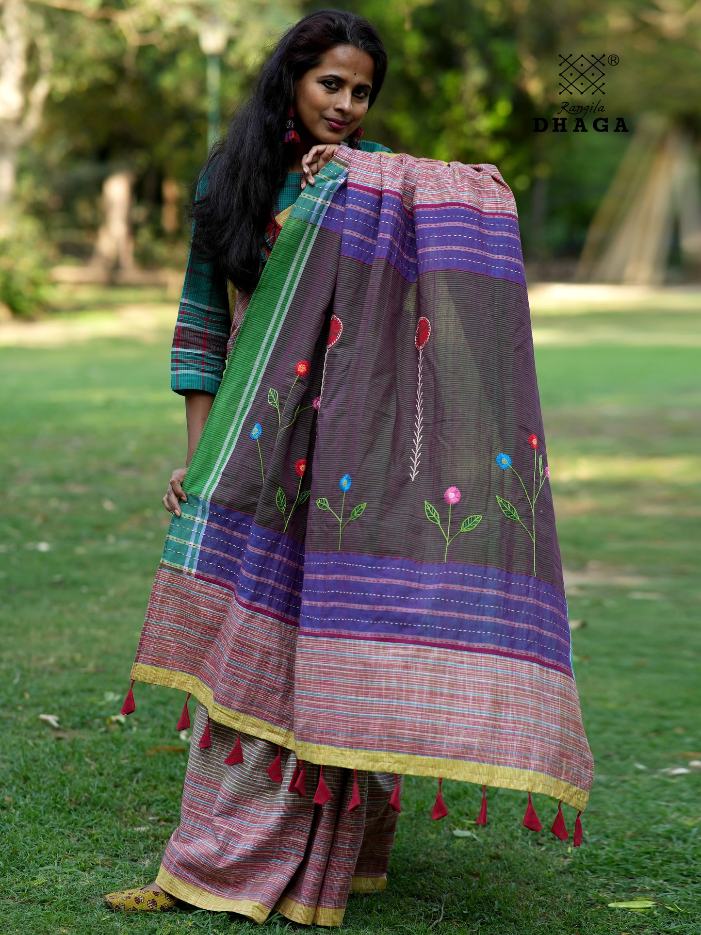 Handloom Gamcha Saree with Hand Embroidered Floral Pallu in Earth Brown & Violet GS117