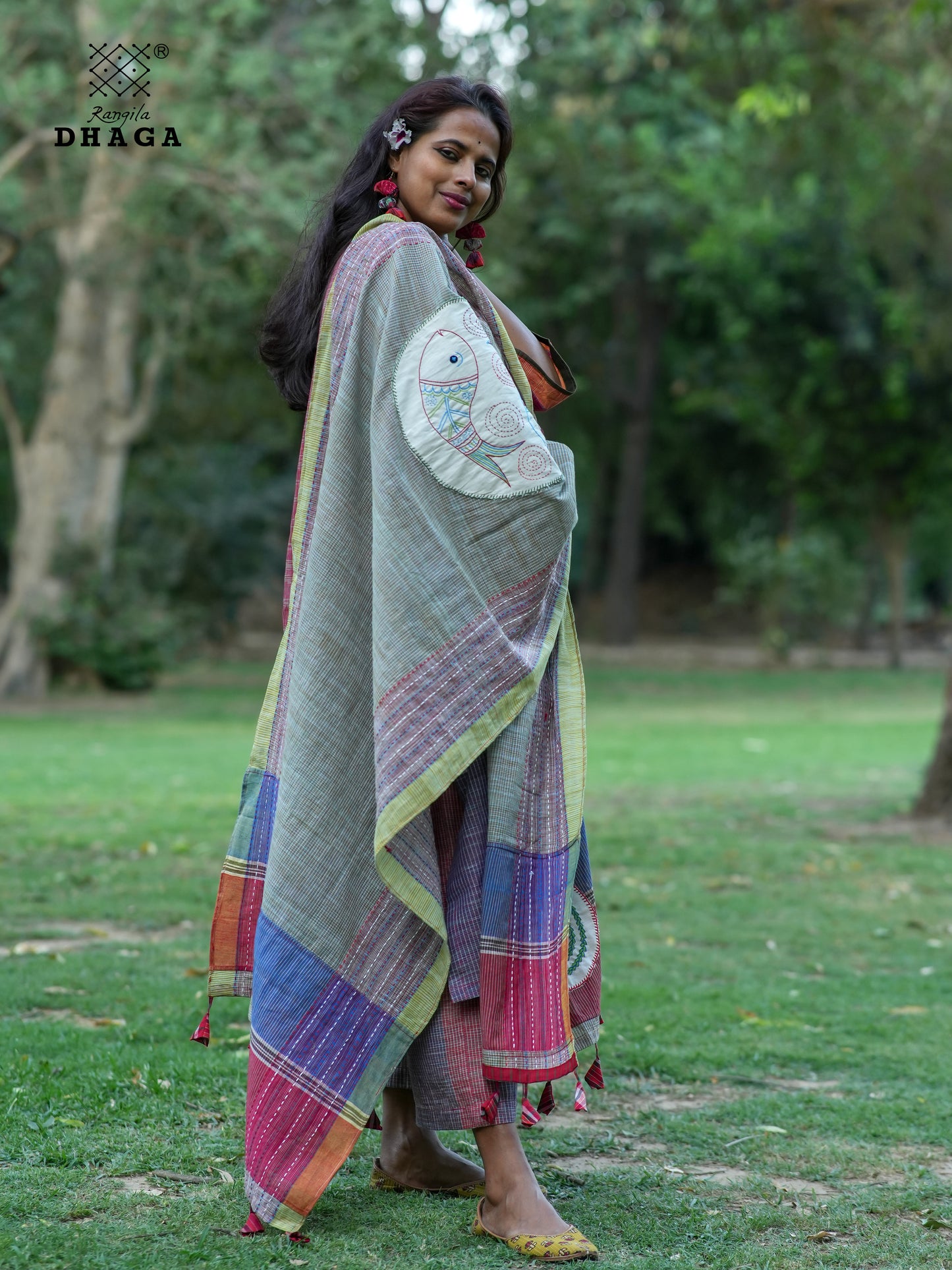 All Over Hand Embroidered Kantha Gamcha Patchwork Dupatta with Appliqué Circle with Fish Motifs – Multicolor- Tassels (2.5m)- GD020