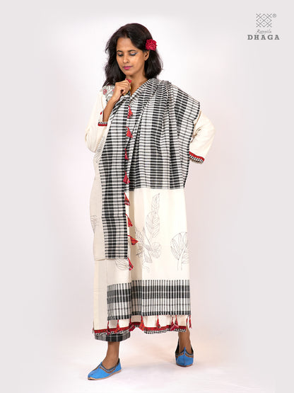Handembroidered Kantha Stitch Handloom Gamcha Pakhi Dupatta  with Tassels | Artisan Dupatta(2.5m)- GD027