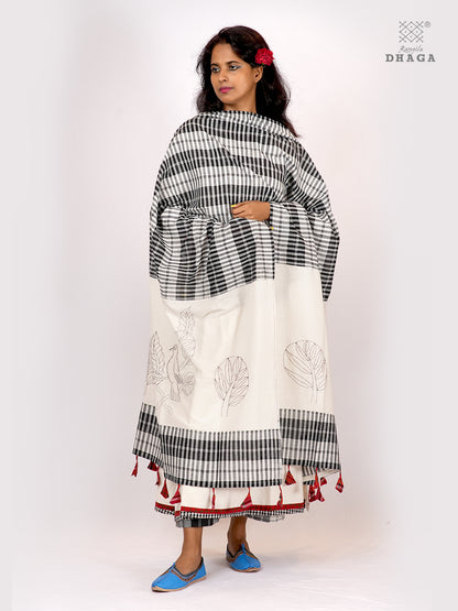 Handembroidered Kantha Stitch Handloom Gamcha Pakhi Dupatta  with Tassels | Artisan Dupatta(2.5m)- GD027