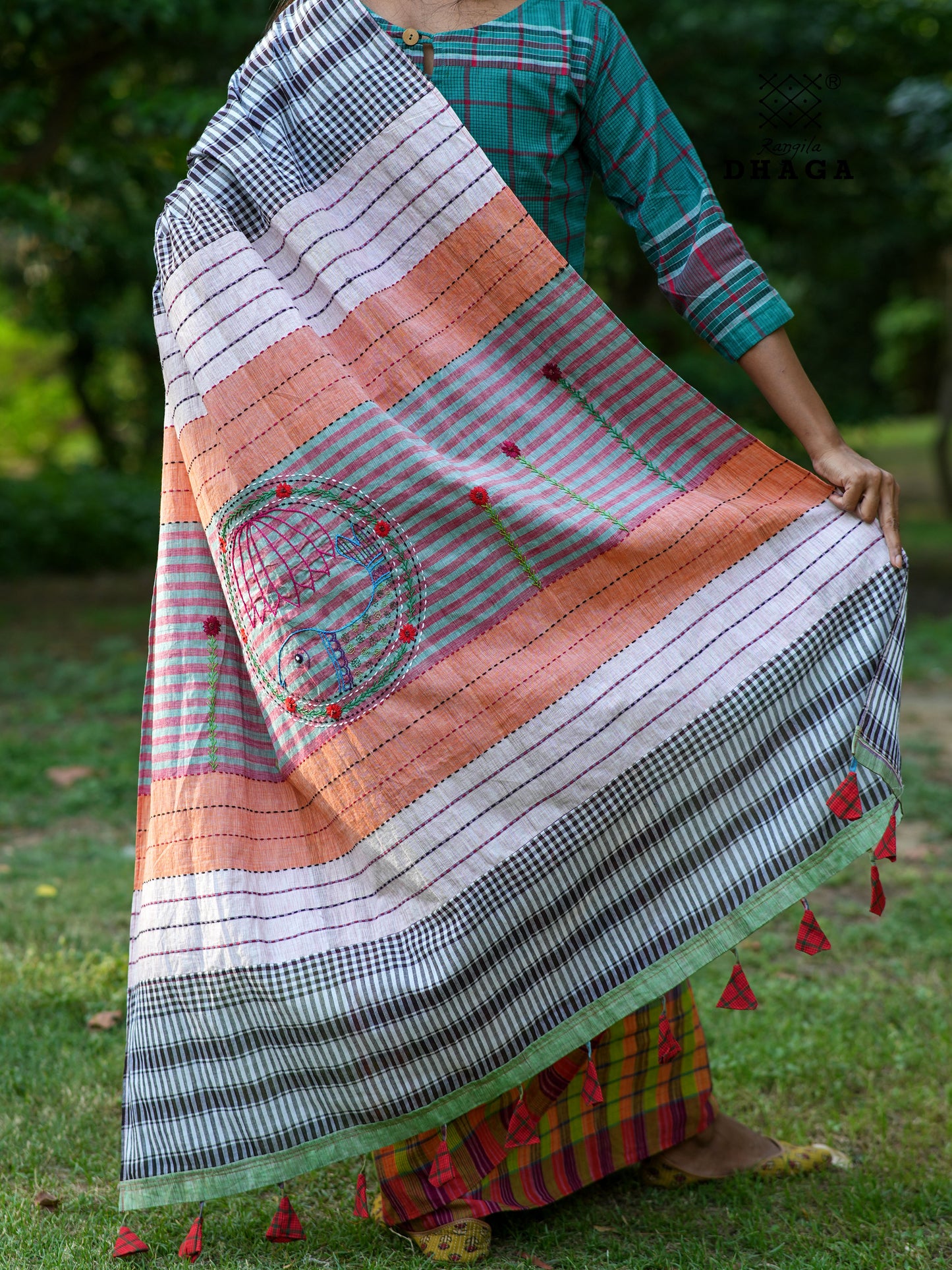 Handloom  Gamcha Saree with Hand Embroidered Fish Pallu in Earth Brown & Violet  GS118