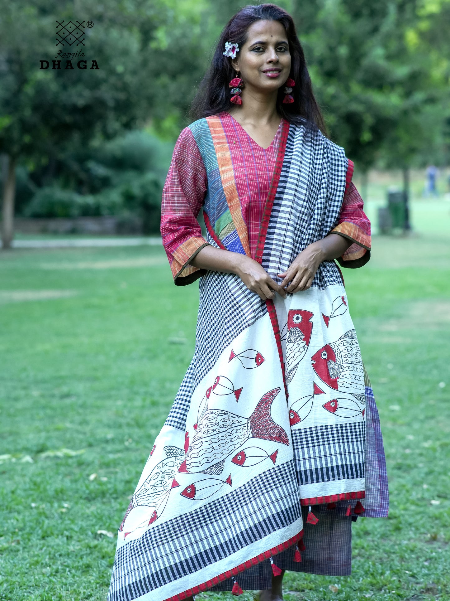 Hand Painted Fish Motif Gamcha Patchwork Dupatta in Black & White Checks,Red Border & Tassels  | Artisan Handloom Dupatta GD019