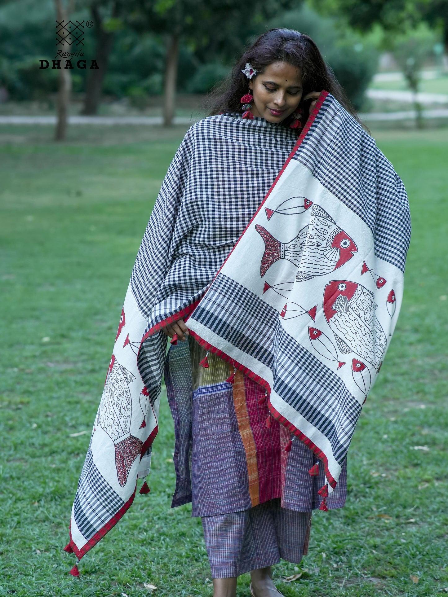 Hand Painted Fish Motif Gamcha Patchwork Dupatta in Black & White Checks,Red Border & Tassels  | Artisan Handloom Dupatta GD019