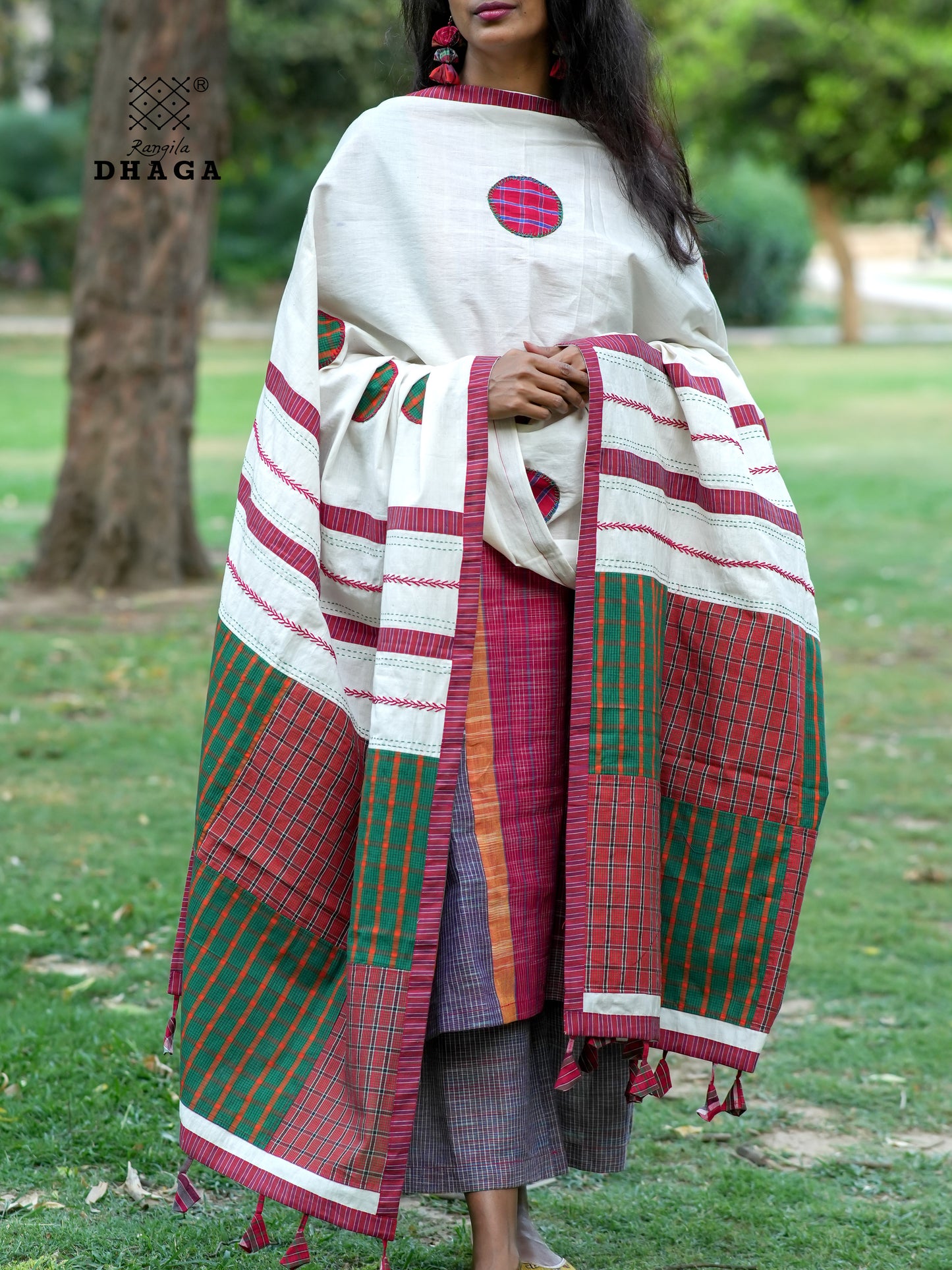 Hand Embroidered Patchwork Gamcha Dupatta in Off White & Green Checks | Artisan Crafted by Rangila Dhaga– Tassels (2.5m)- GD021