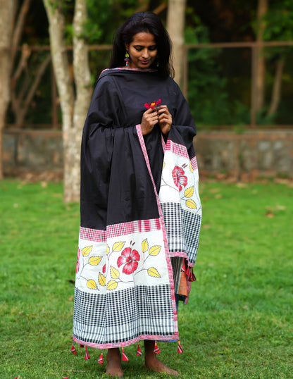 Handpainted Gamcha Patchwork Dupatta – Hibiscus Bloom with Contrast Borders & Tassels (2.5m)- GD013