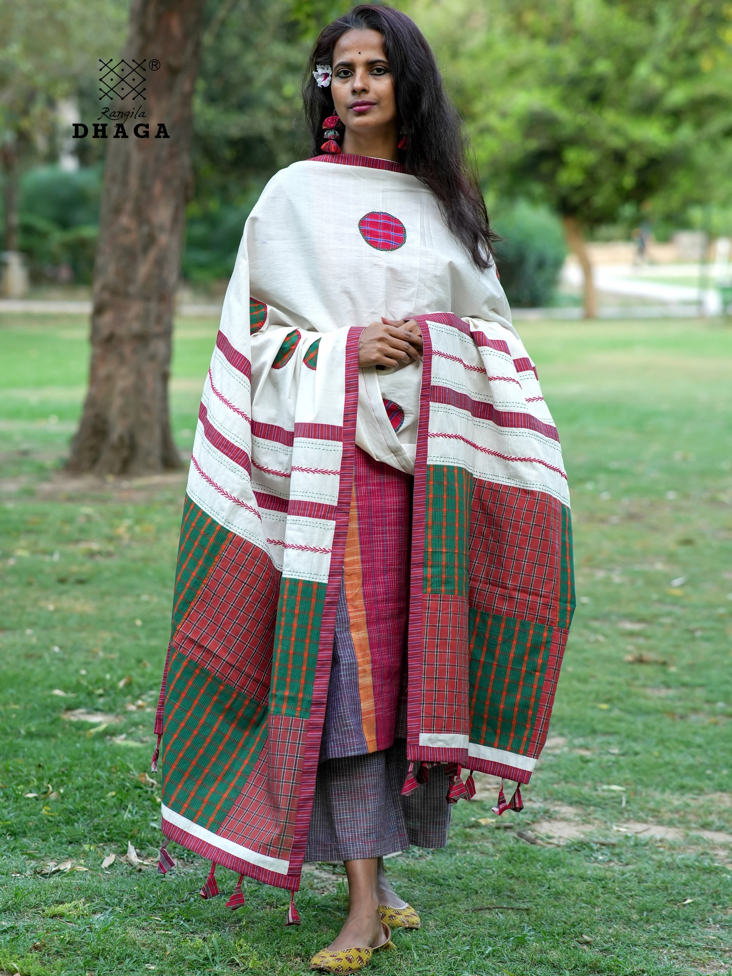 Hand Embroidered Patchwork Gamcha Dupatta in Off White & Green Checks | Artisan Crafted by Rangila Dhaga– Tassels (2.5m)- GD021