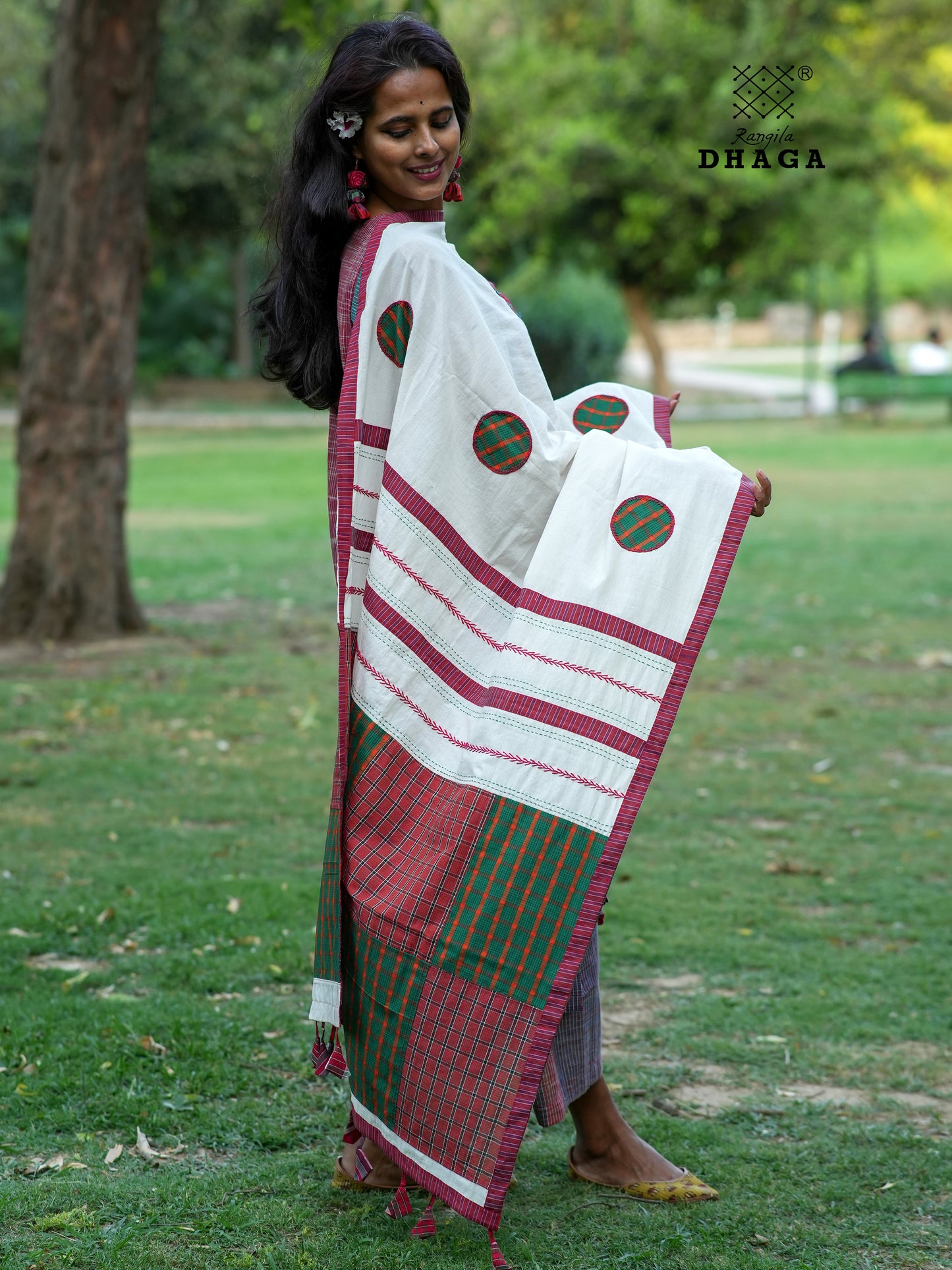 Hand Embroidered Patchwork Gamcha Dupatta in Off White & Green Checks | Artisan Crafted by Rangila Dhaga– Tassels (2.5m)- GD021