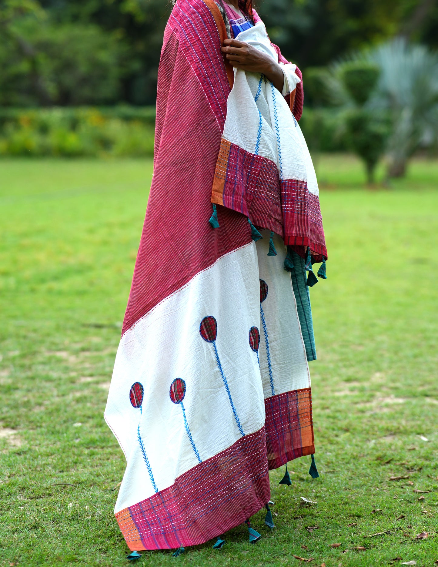 Hand Embroidered Kantha Gamcha Patchwork Dupatta with Appliqué Circle Motifs – Multicolor- Tassels (2.5m)- GD016