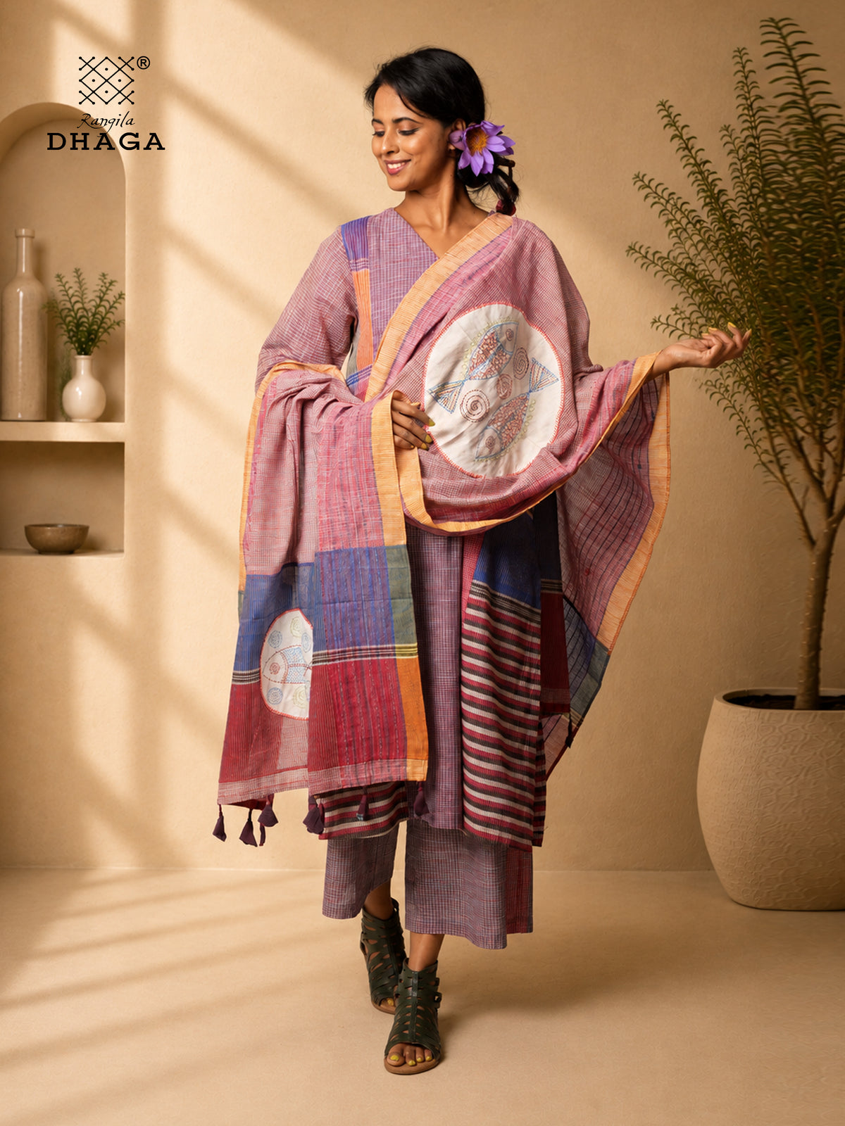 All Over Hand Embroidered Kantha Gamcha Patchwork Dupatta with Appliqué Circle with Fish Motifs – Multicolor- Tassels (2.5m)- GD020 (Copy)