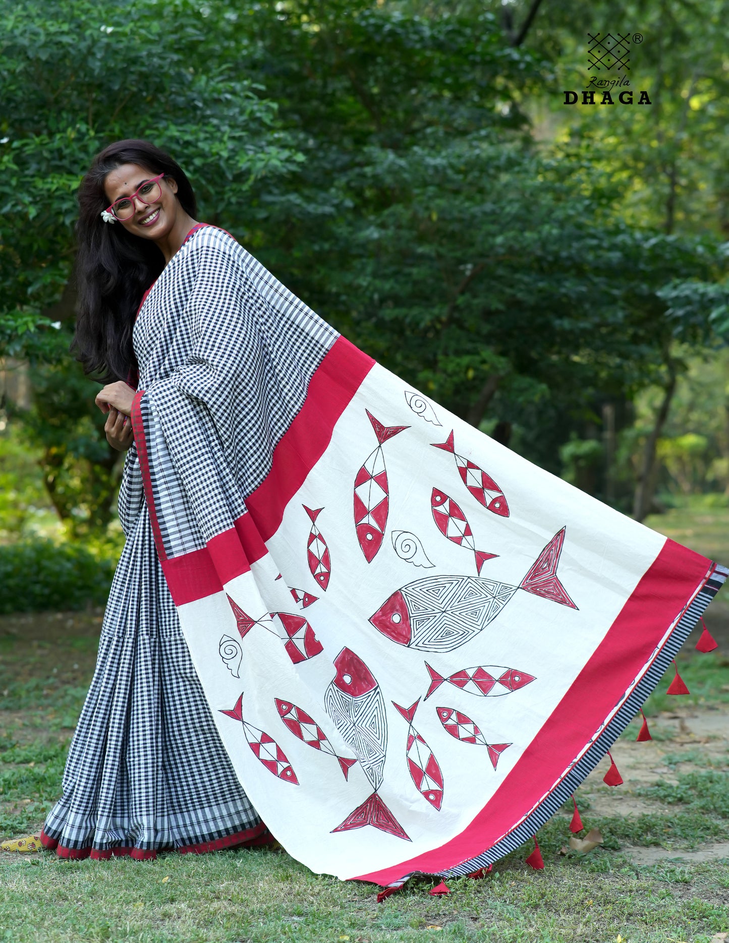 Handpainted FishFishy Pallu Handloom Gamchha Patchwork Saree  – Black, White & Red GS113