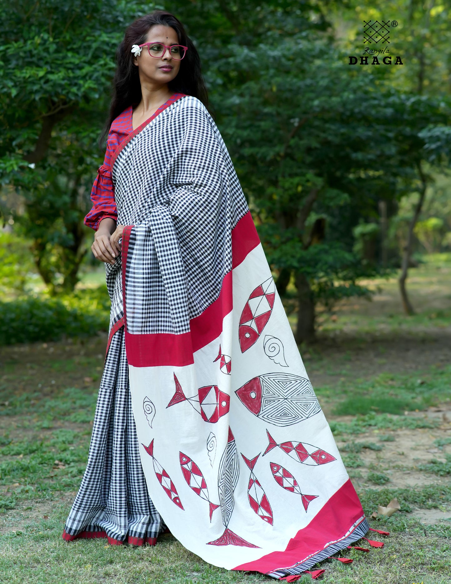 Handpainted FishFishy Pallu Handloom Gamchha Patchwork Saree  – Black, White & Red GS113
