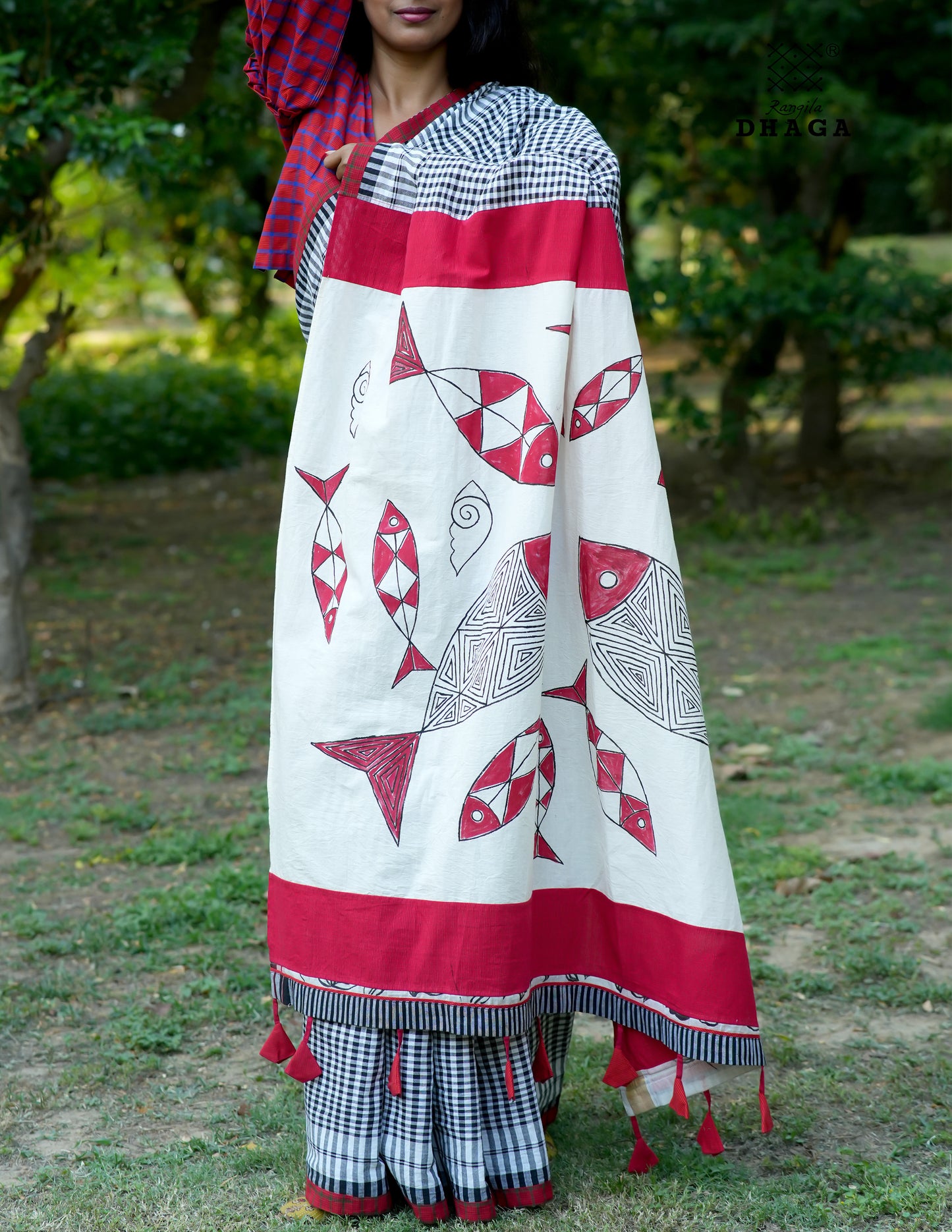 Handpainted FishFishy Pallu Handloom Gamchha Patchwork Saree  – Black, White & Red GS113