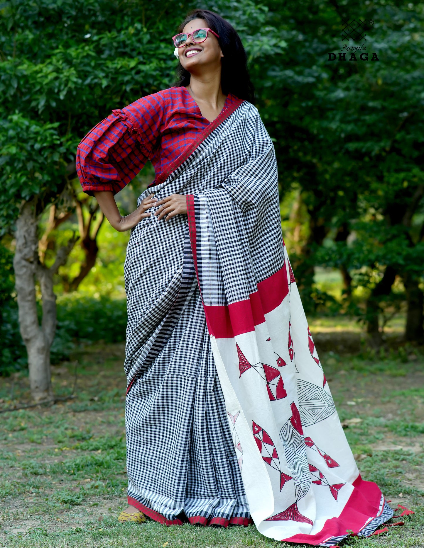 Handpainted FishFishy Pallu Handloom Gamchha Patchwork Saree  – Black, White & Red GS113